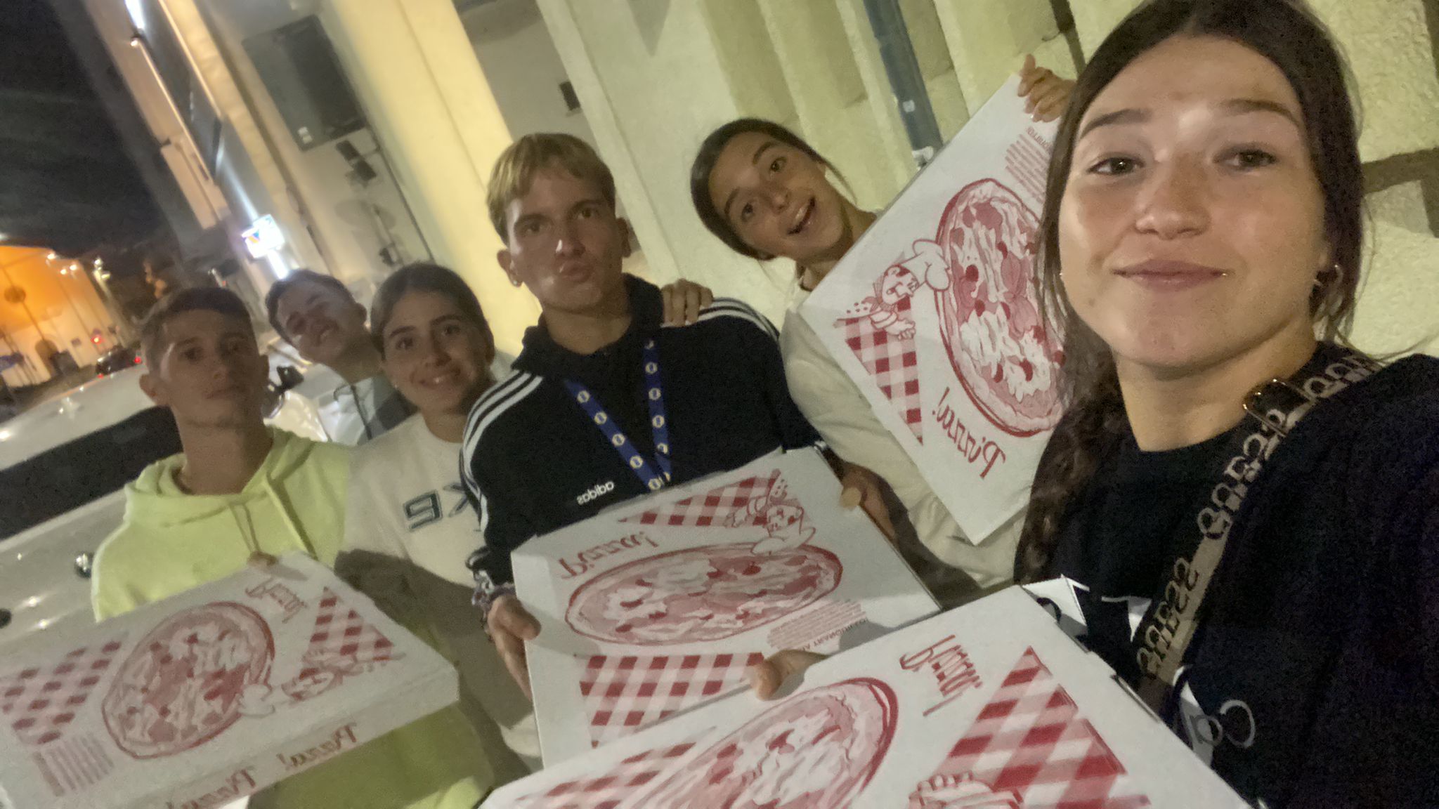 13. Cena de pizza